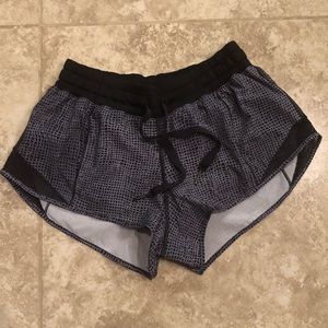 Lululemon Hotty Hot Short (2 1/2”)